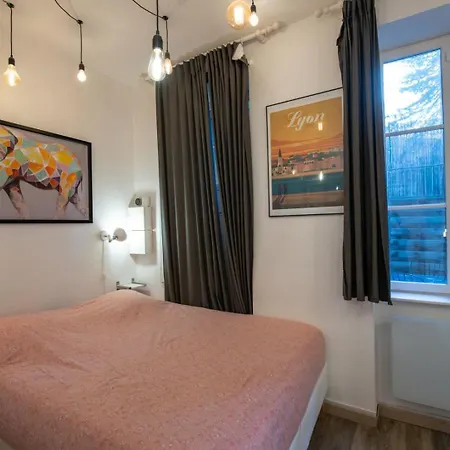 Du Vieux Cosy & Calme - Le Quarantaine Apartment